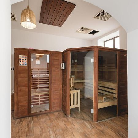 Hotel Carol - Vatra Dornei Dış mekan fotoğraf