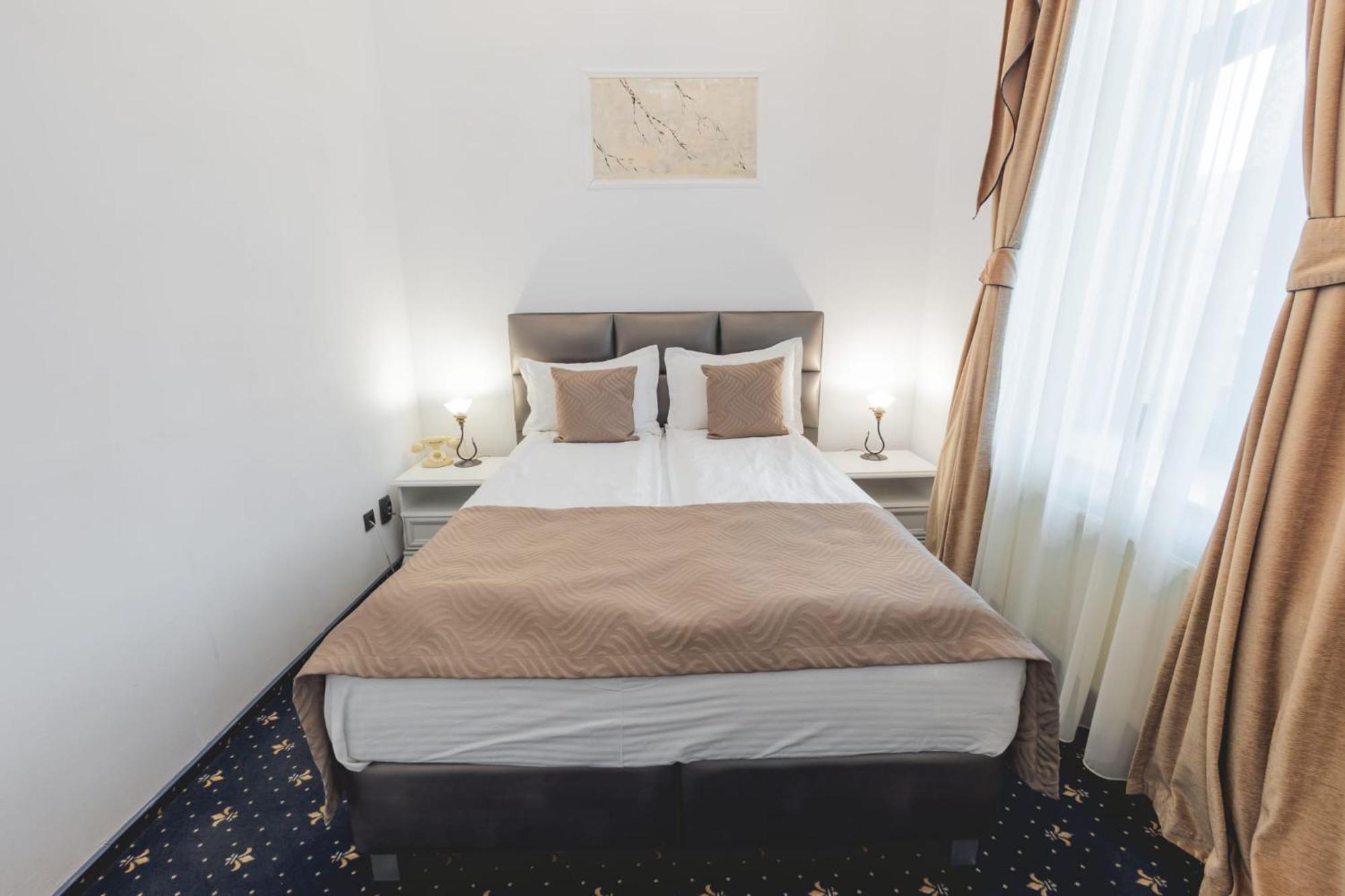 Hotel Carol - Vatra Dornei Dış mekan fotoğraf