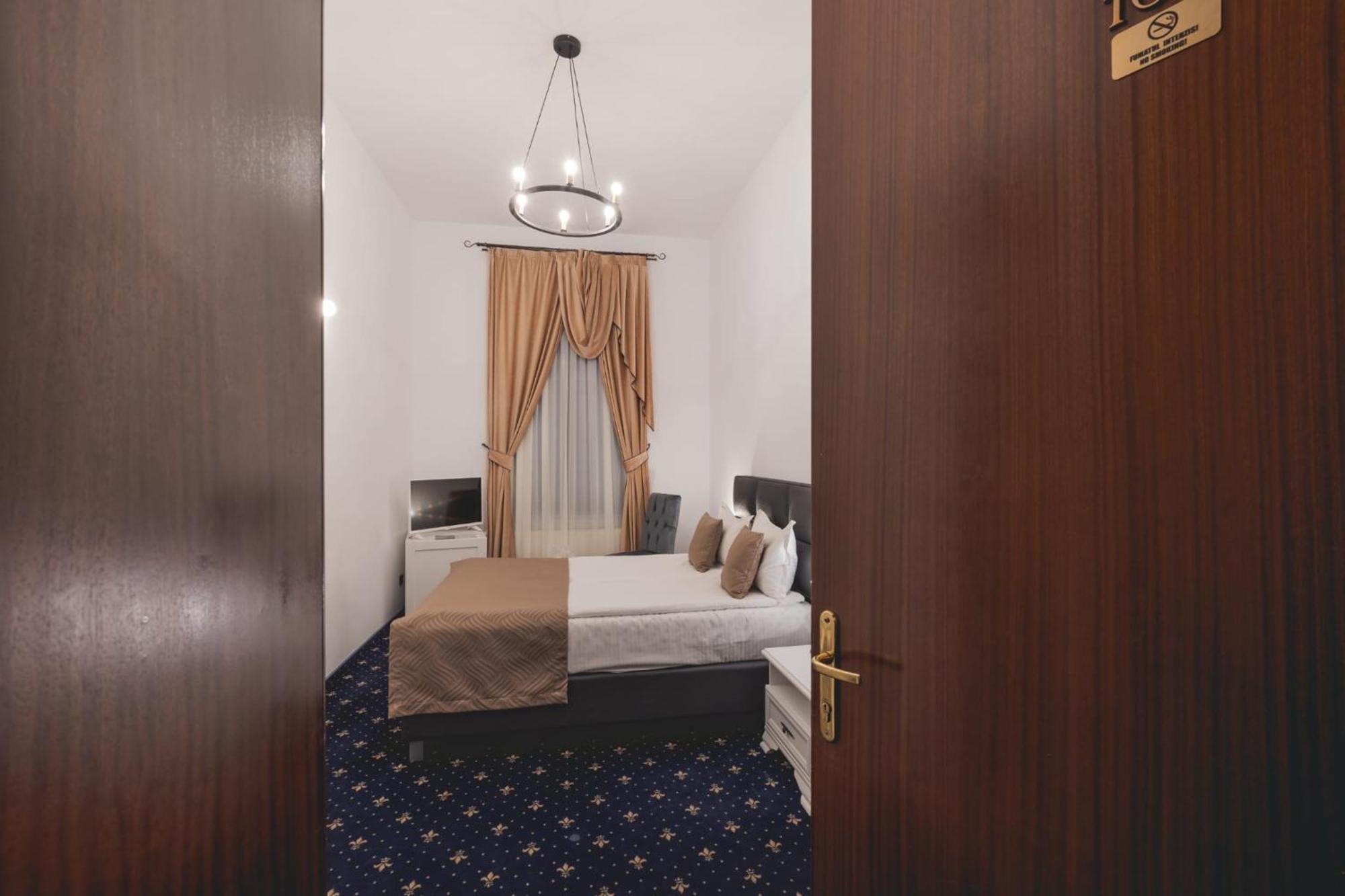 Hotel Carol - Vatra Dornei Dış mekan fotoğraf