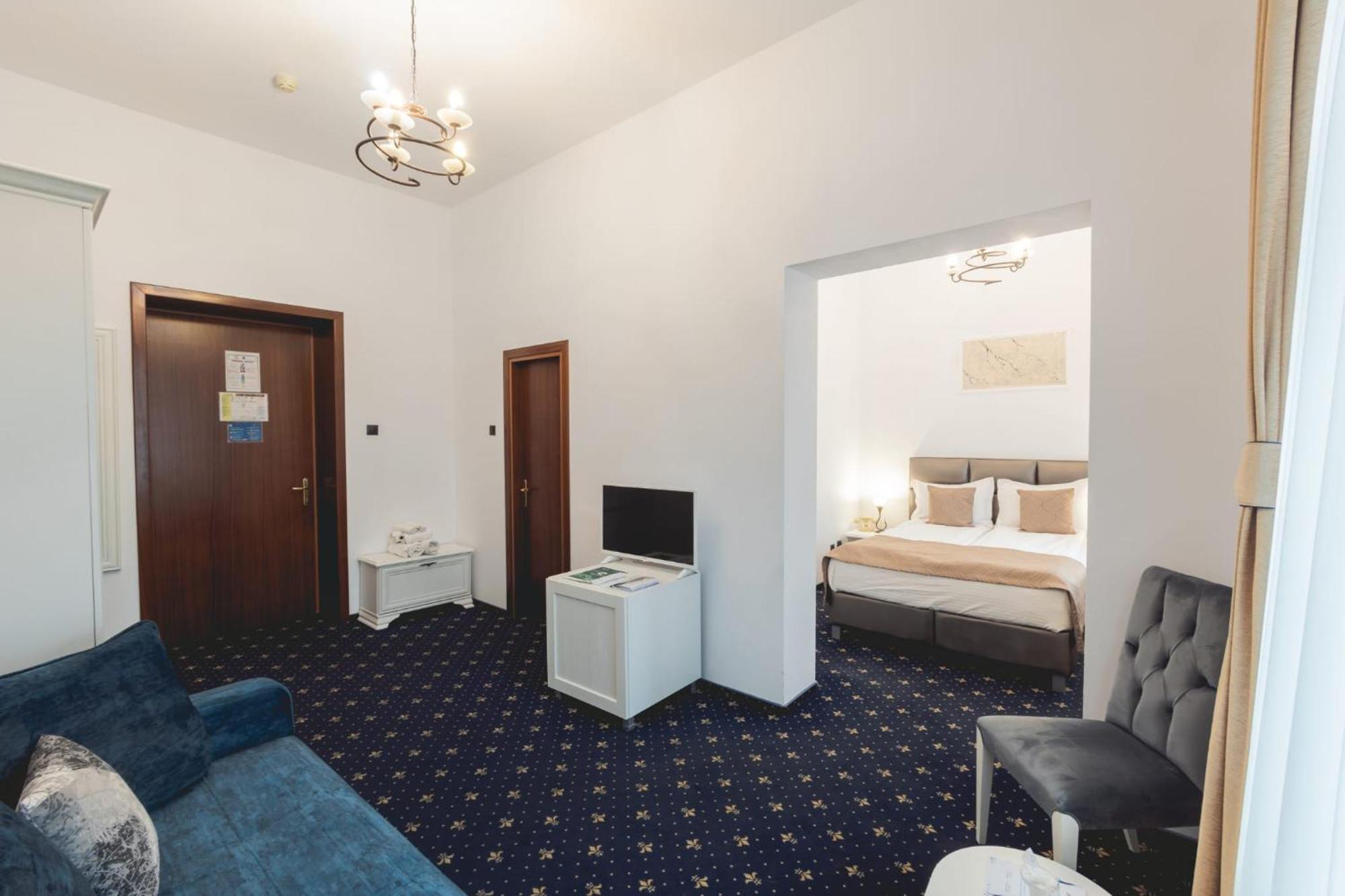 Hotel Carol - Vatra Dornei Dış mekan fotoğraf