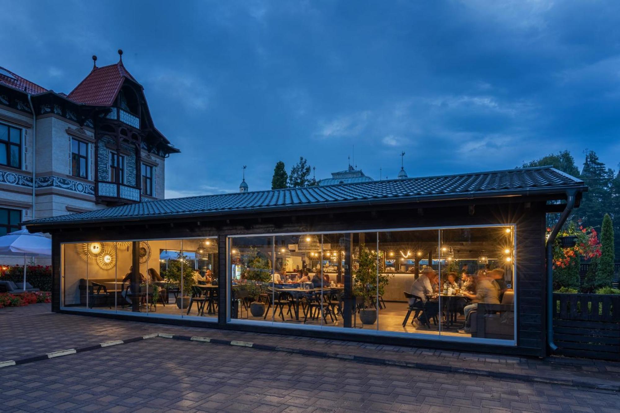 Hotel Carol - Vatra Dornei Dış mekan fotoğraf