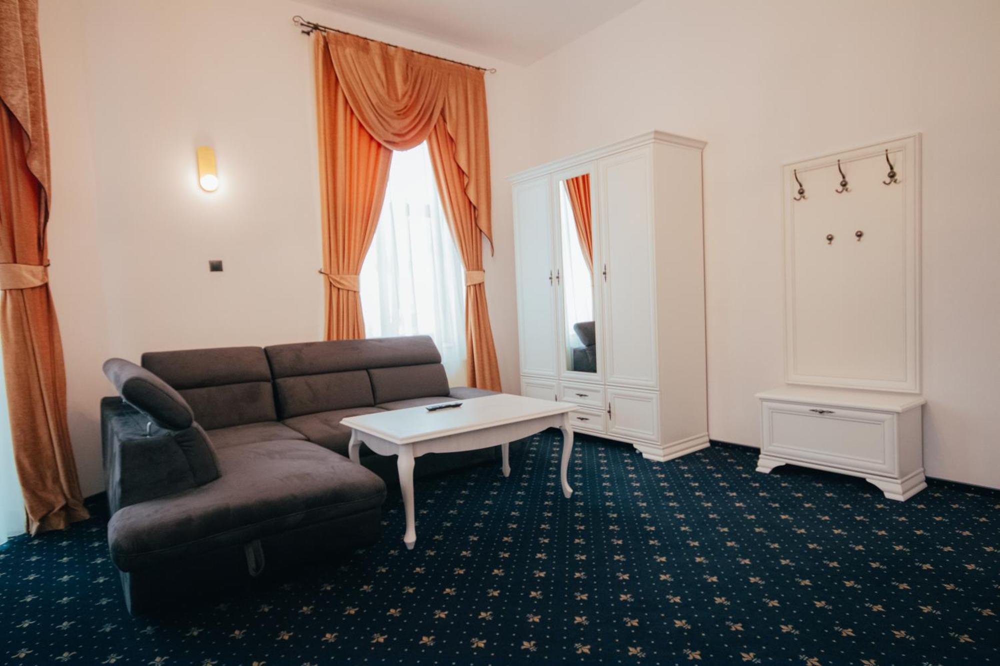 Hotel Carol - Vatra Dornei Dış mekan fotoğraf
