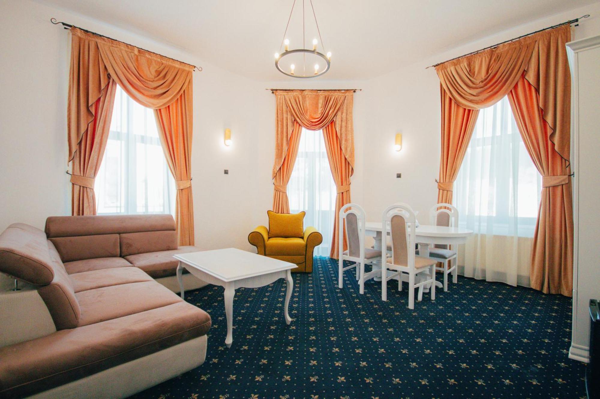 Hotel Carol - Vatra Dornei Dış mekan fotoğraf