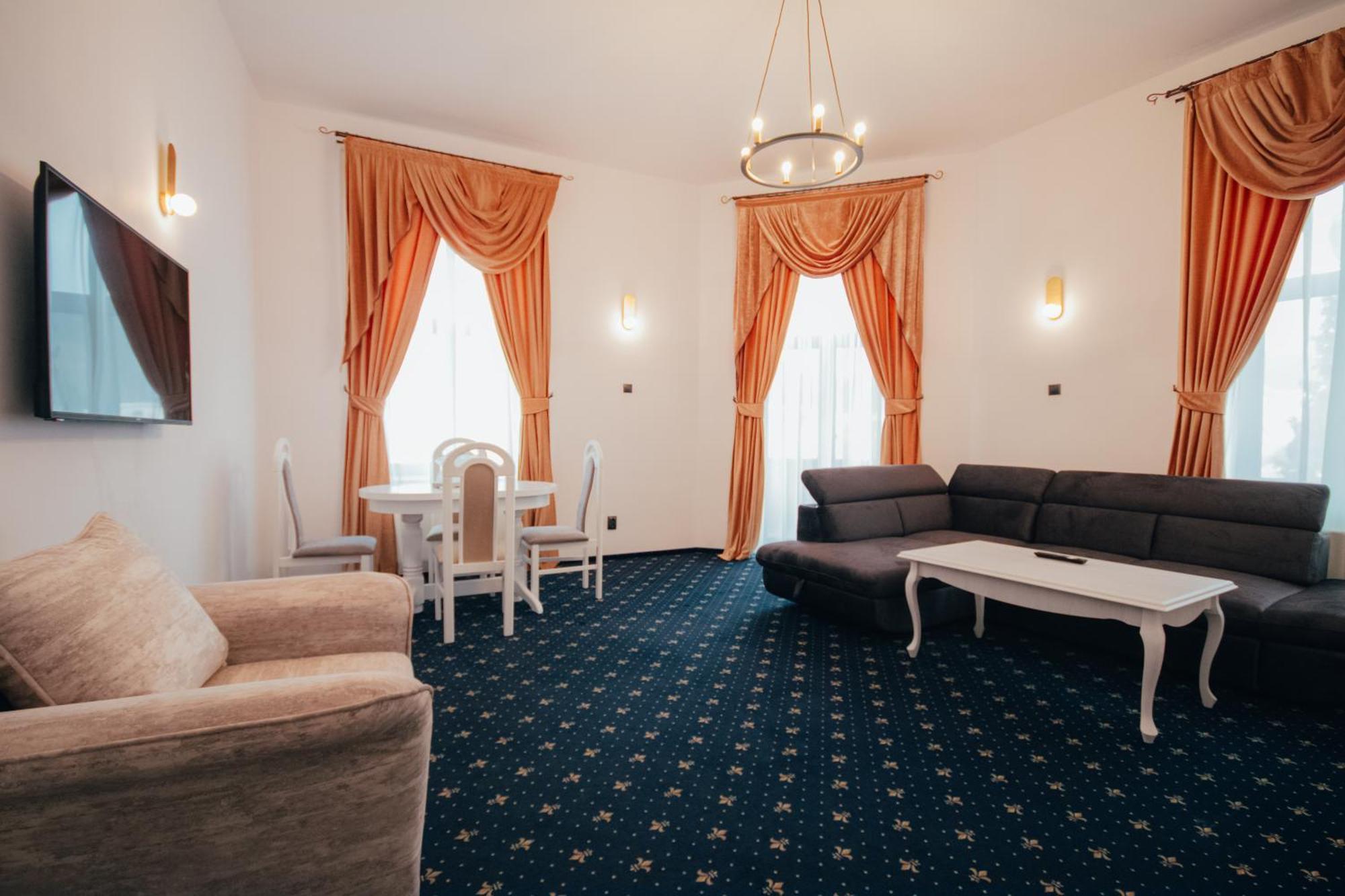 Hotel Carol - Vatra Dornei Dış mekan fotoğraf