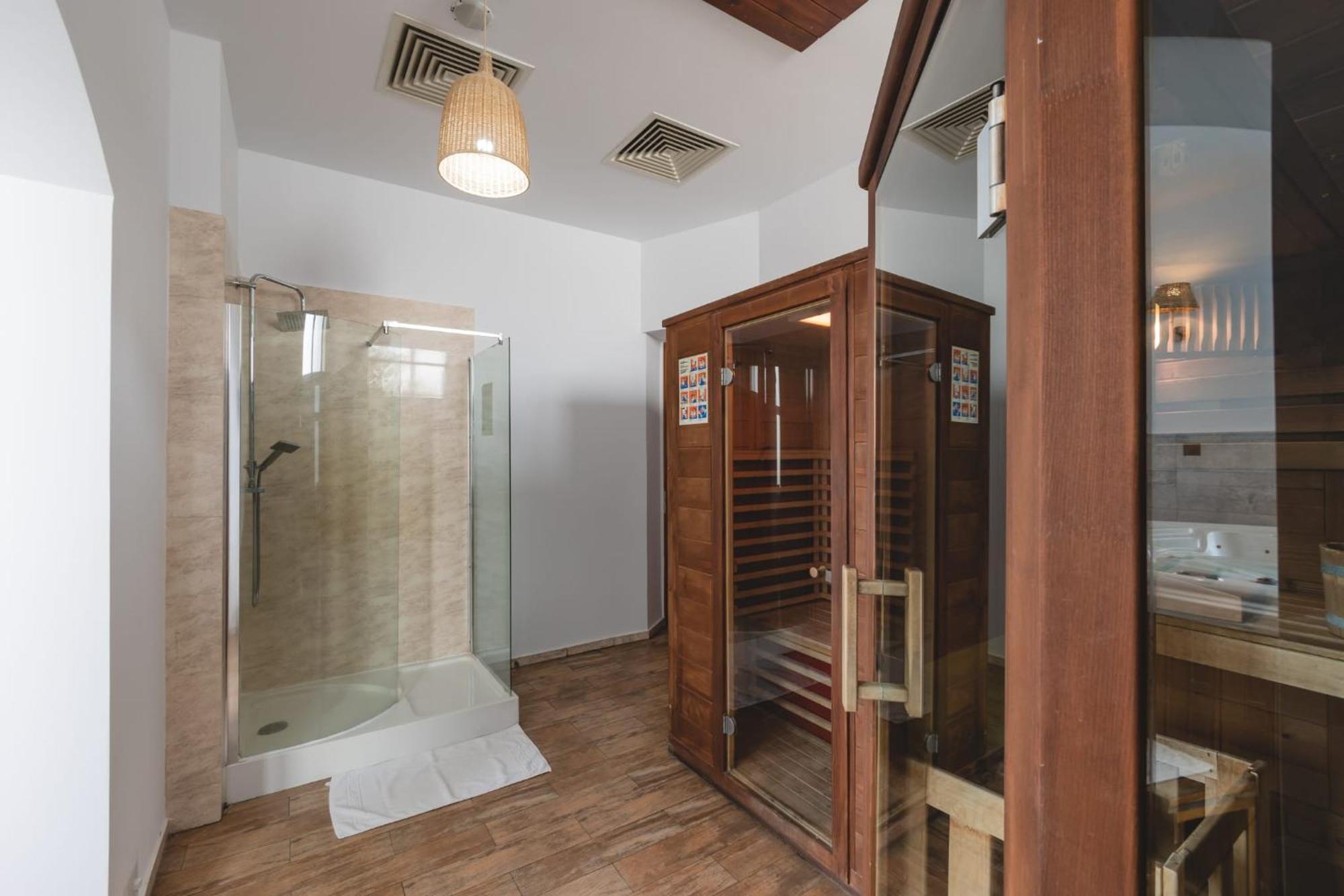 Hotel Carol - Vatra Dornei Dış mekan fotoğraf