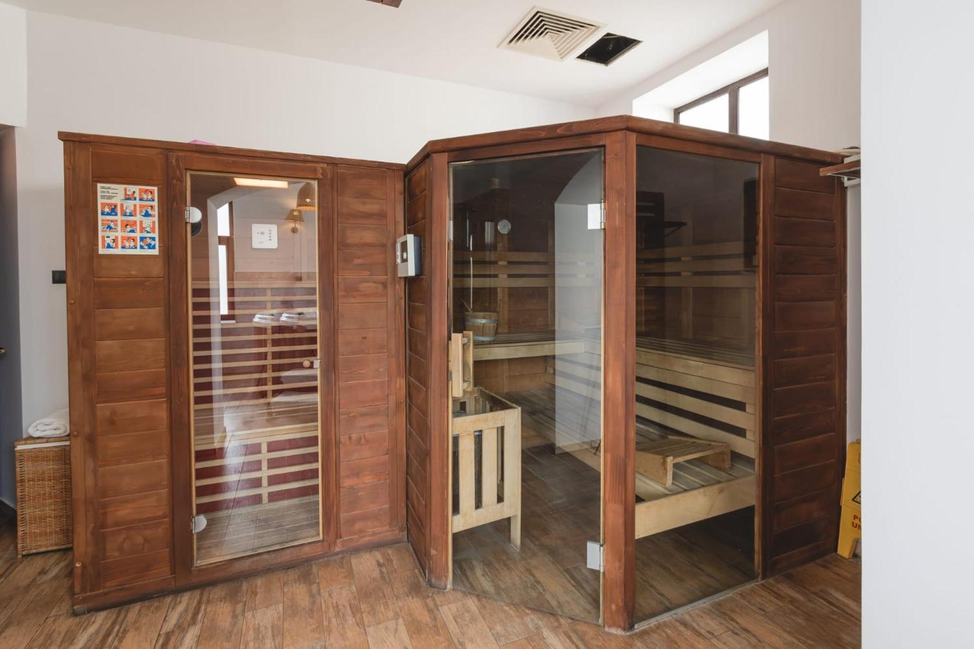 Hotel Carol - Vatra Dornei Dış mekan fotoğraf